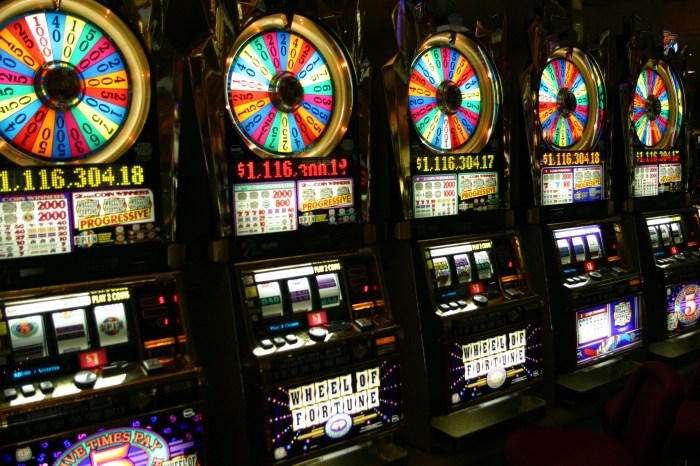 Slot casino machine gambling betting vegas gaming public domain jackpot wager gamble chance spin luck win indian pxhere